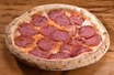 Pizza mit milder Salami