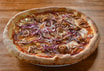 Pizza mit Thunfisch und Zwiebeln