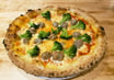 Pizza mit Broccoli und Salsiccia